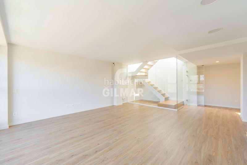 Foto c8d70f0b-c8f8-4158-acd3-87b9f4bf9f08. Duplex con riscaldamento parcheggio piscina in San Juan Bautista Madrid
