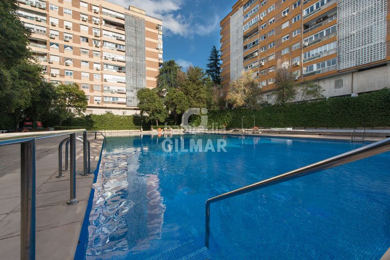 Piso ubicada en una de las zonas más demandadas del noreste , en el prestigioso entorno de arturo soria Colina, esta magnífic en Madrid - Imagen 2