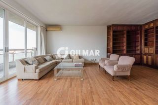 Etagenwohnung in Costillares. Esta magnífica vivienda está situada en una de las zonas residen