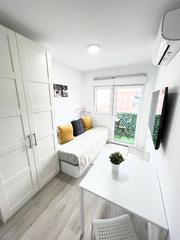 Appartement à Calle de los hermanos machado 45. Se vende piso alquilado por habitaciones en ventas