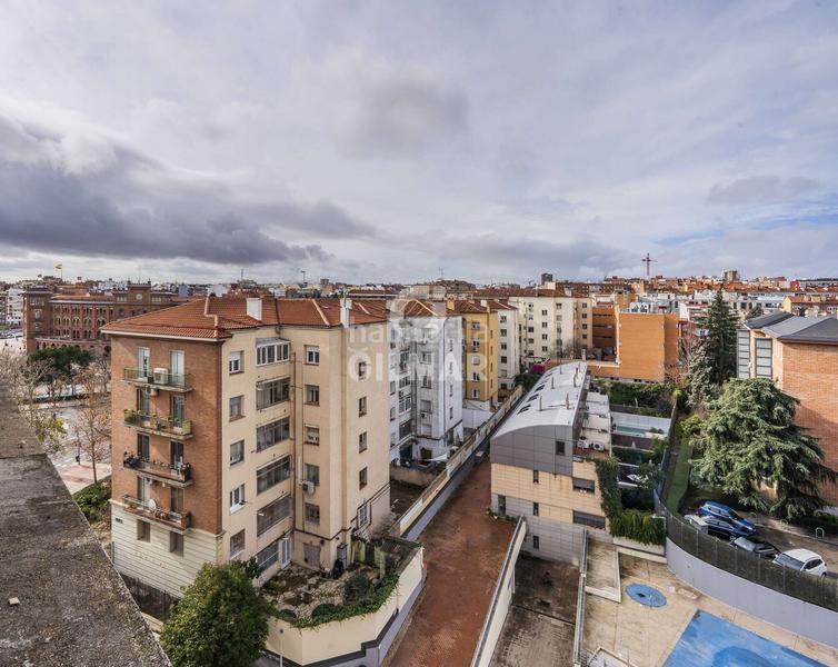 Foto 81c75bf5-53b1-4ed7-aa6e-4ffc8d2292d4. Attico con riscaldamento piscina in Guindalera Madrid