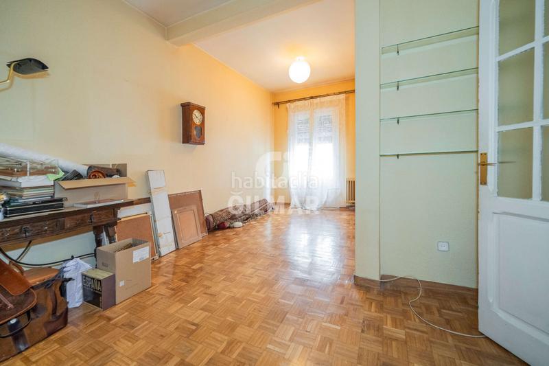 Foto cd81430a-6867-4ff3-a64a-200dd101349d. Piso en el prestigioso barrio de Guindalera, dentro del emblemático distrito de salamanca, se presenta esta fascinante vivienda en altu en Madrid