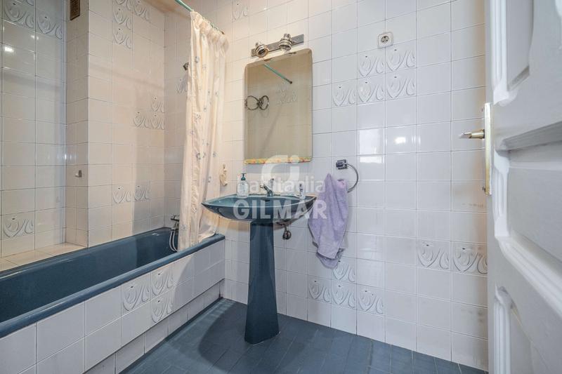 Foto d827f834-3f40-4f63-b6bf-629dcd6a7ade. Piso en el prestigioso barrio de Guindalera, dentro del emblemático distrito de salamanca, se presenta esta fascinante vivienda en altu en Madrid