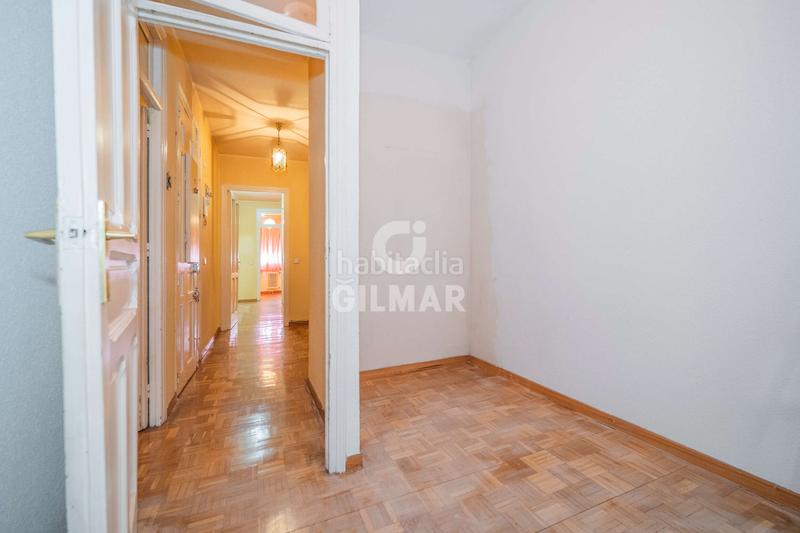 Foto f15a7c57-fe73-4f9d-b9e1-464a139058c8. Piso en el prestigioso barrio de Guindalera, dentro del emblemático distrito de salamanca, se presenta esta fascinante vivienda en altu en Madrid