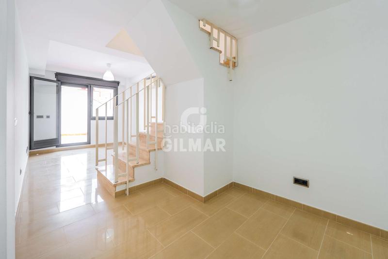 Foto 2494fe6b-85c0-452c-8057-d50004fc1f9f. Ático presentamos este magnífico áticodúplex con terraza solarium.este inmueble se compone de 57m construidos, además de disponer del us en Madrid