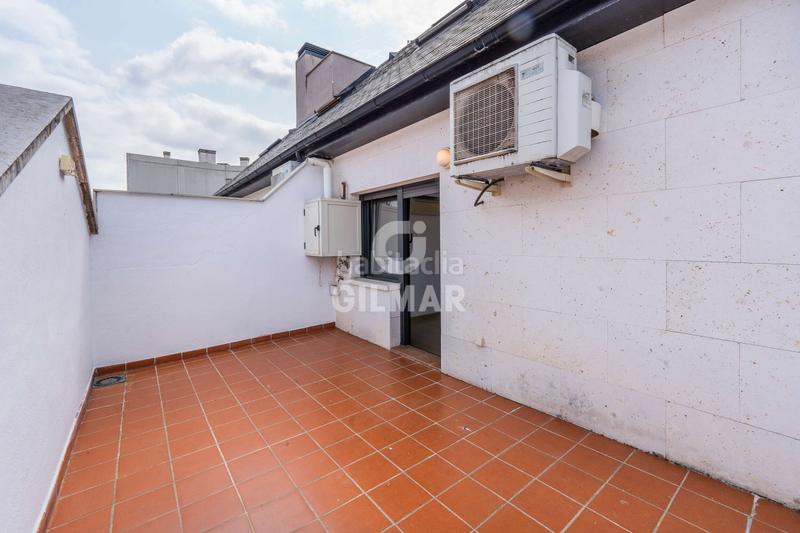Foto 2aae4d94-0626-4eb5-8dc6-3dd5b207da0e. Ático presentamos este magnífico áticodúplex con terraza solarium.este inmueble se compone de 57m construidos, además de disponer del us en Madrid