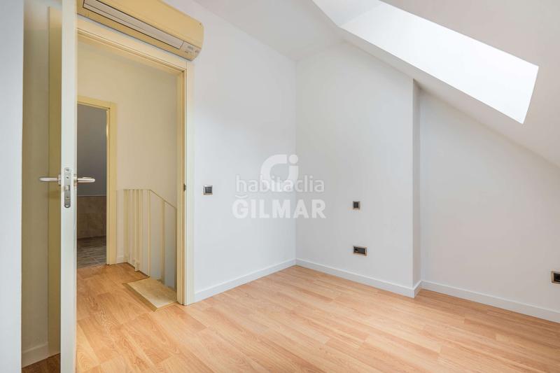 Foto 31c0b26d-b159-46f0-a743-d3f541dfc839. Ático presentamos este magnífico áticodúplex con terraza solarium.este inmueble se compone de 57m construidos, además de disponer del us en Madrid