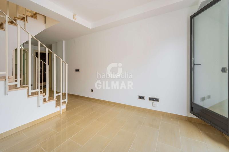 Foto 80963f53-8972-4f39-8897-7ac12028e361. Ático presentamos este magnífico áticodúplex con terraza solarium.este inmueble se compone de 57m construidos, además de disponer del us en Madrid