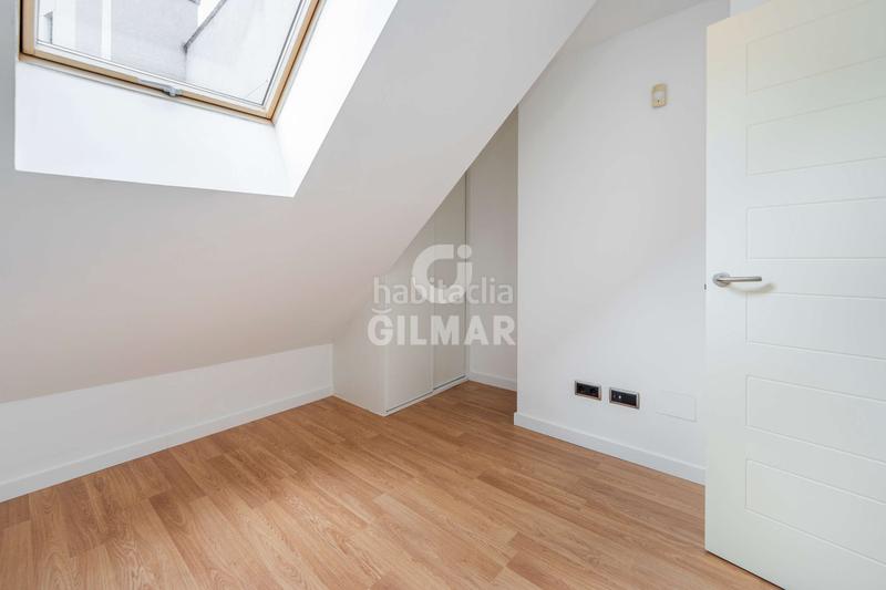 Foto b066a7cb-07d1-4e5c-acde-ba35b831fd06. Ático presentamos este magnífico áticodúplex con terraza solarium.este inmueble se compone de 57m construidos, además de disponer del us en Madrid