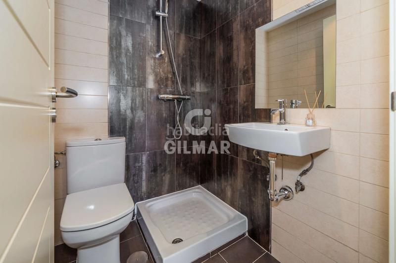 Foto ba484051-bc6f-4638-9055-6efd300d2e22. Ático presentamos este magnífico áticodúplex con terraza solarium.este inmueble se compone de 57m construidos, además de disponer del us en Madrid