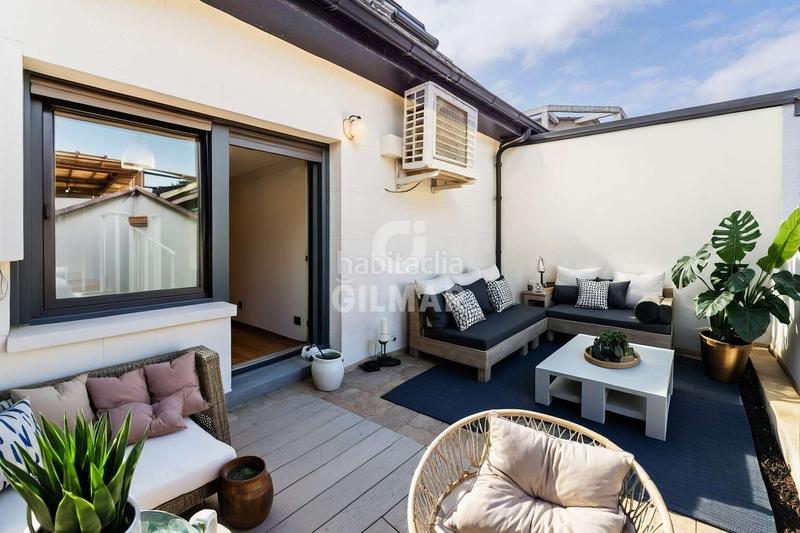 Foto bd950478-82ca-4157-910b-b32b84e2b25c. Ático presentamos este magnífico áticodúplex con terraza solarium.este inmueble se compone de 57m construidos, además de disponer del us en Madrid