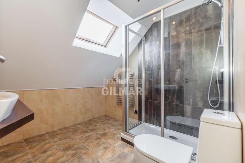 Foto e48a3719-3abf-40b3-a526-310262c56b7f. Ático presentamos este magnífico áticodúplex con terraza solarium.este inmueble se compone de 57m construidos, además de disponer del us en Madrid