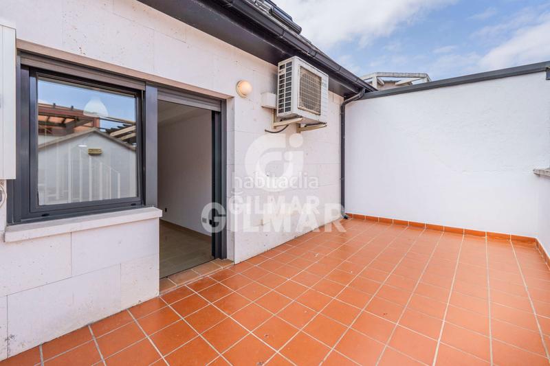 Foto fdf9693c-1415-48ba-bcb8-9dfb4c54c040. Ático presentamos este magnífico áticodúplex con terraza solarium.este inmueble se compone de 57m construidos, además de disponer del us en Madrid