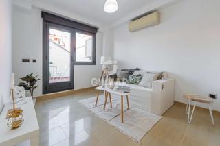 Attique à Guindalera. Presentamos este magnífico áticodúplex con terraza solarium.este