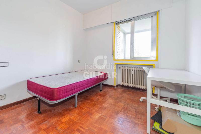 Foto 09b06311-1ebe-483d-a61a-27933103e24b. Piso les presentamos este magnífico piso para reformar de 117 metros construidos con grandes posibilidades de redistribución de los esp en Madrid