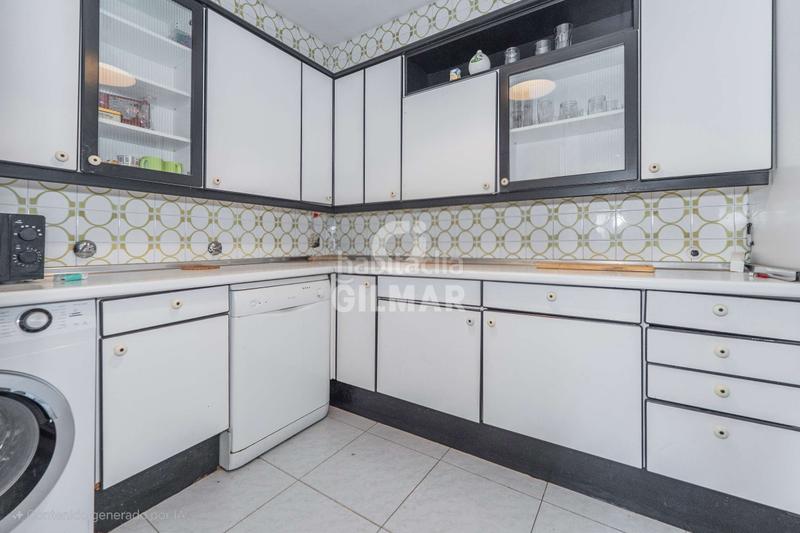 Foto 09e2fb60-7091-4aca-9bb5-2eb1c84e197a. Piso les presentamos este magnífico piso para reformar de 117 metros construidos con grandes posibilidades de redistribución de los esp en Madrid