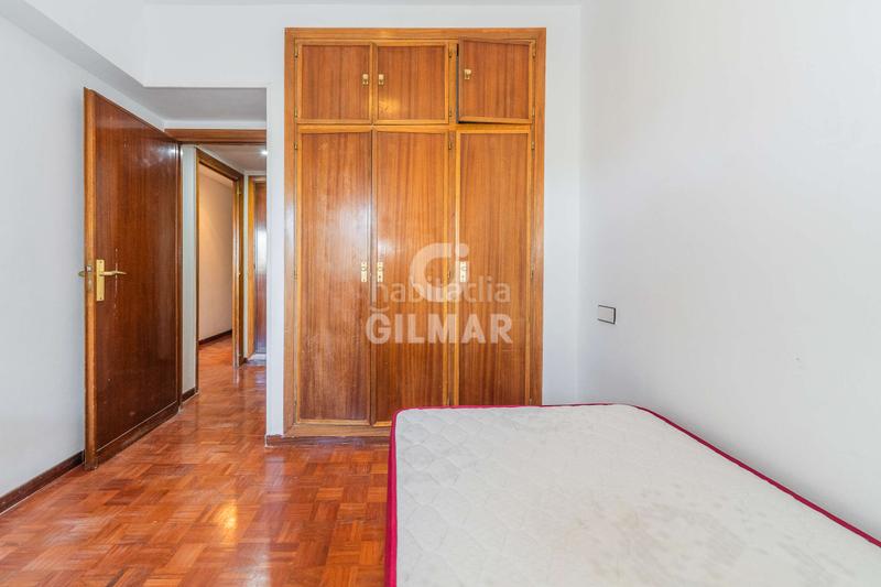 Foto 0a7fd26f-410f-49b9-b883-85c3def68ff4. Piso les presentamos este magnífico piso para reformar de 117 metros construidos con grandes posibilidades de redistribución de los esp en Madrid