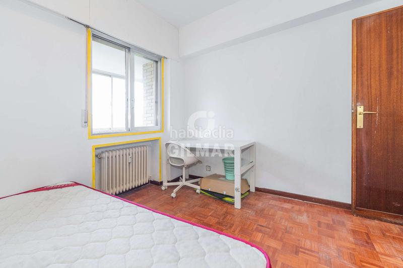 Foto 1225d116-56ba-47eb-adcd-98447daf1be1. Piso les presentamos este magnífico piso para reformar de 117 metros construidos con grandes posibilidades de redistribución de los esp en Madrid