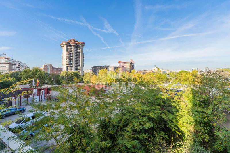 Foto 4fad439e-3ee1-4831-a897-001ca06c3540. Piso les presentamos este magnífico piso para reformar de 117 metros construidos con grandes posibilidades de redistribución de los esp en Madrid