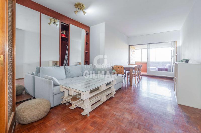 Foto 5174a5f1-2e2c-4a09-bb99-a06fce638f54. Piso les presentamos este magnífico piso para reformar de 117 metros construidos con grandes posibilidades de redistribución de los esp en Madrid