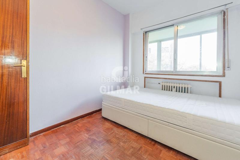 Foto 604b9621-53ec-4d09-a06b-c3550cb2a913. Piso les presentamos este magnífico piso para reformar de 117 metros construidos con grandes posibilidades de redistribución de los esp en Madrid