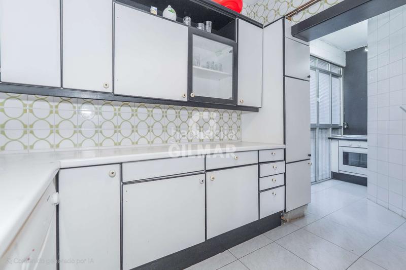 Foto 795d1cab-5b39-4cba-a3f5-e2e77cfedf9f. Piso les presentamos este magnífico piso para reformar de 117 metros construidos con grandes posibilidades de redistribución de los esp en Madrid