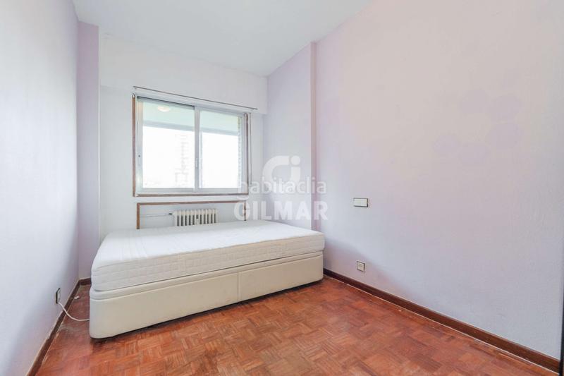 Foto e99658d8-03b8-4ea3-9d92-1a7ccbcbb3a7. Piso les presentamos este magnífico piso para reformar de 117 metros construidos con grandes posibilidades de redistribución de los esp en Madrid