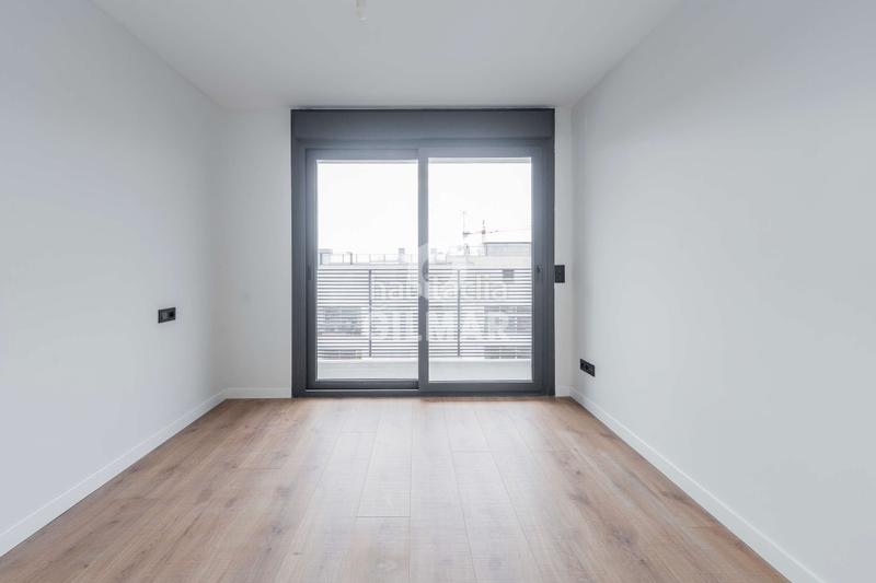 Foto 77f50fe4-9994-45ba-8896-69a1a2d419f1. Àtic amb calefacció a Guindalera Madrid