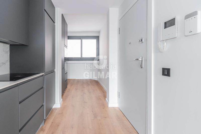 Foto f8d75f8c-dc69-428a-b5ca-4947bd1d75a6. Àtic amb calefacció a Guindalera Madrid