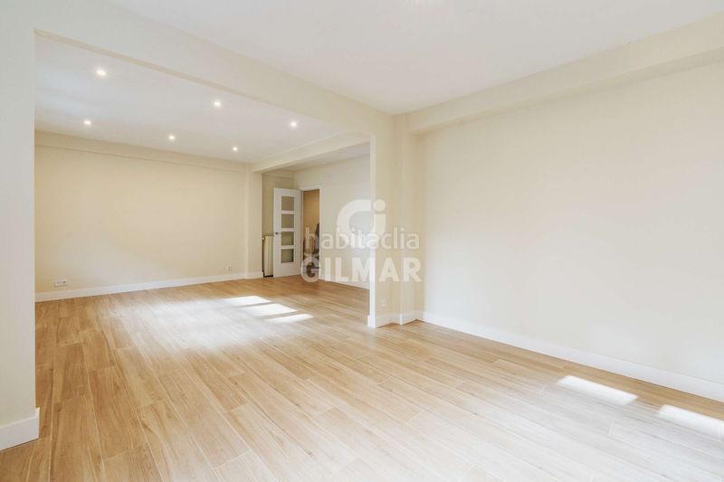 Piso este exclusivo piso de 114 metros construidos totalmente reformado y redistribuido está listo para entrar a vivir en la mejor zona en Madrid