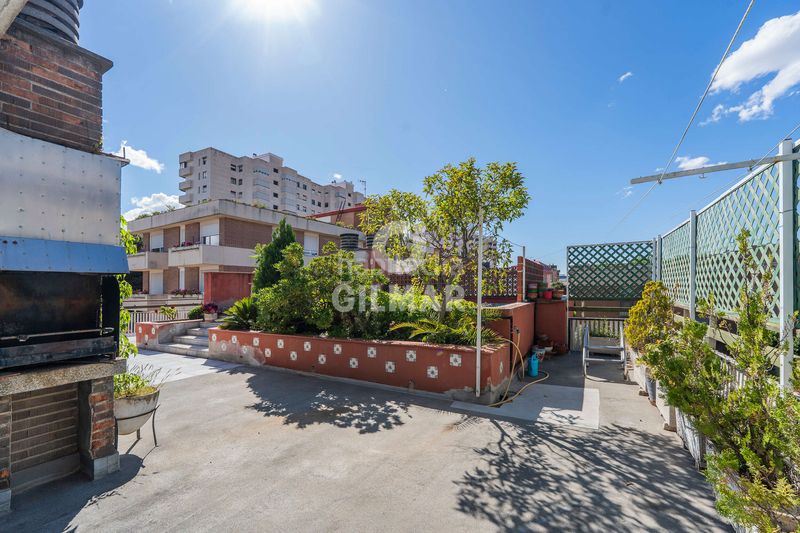 Foto c4cf04a8-3f97-49a0-a50f-6151b9bc628e. Àtic amb calefacció aparcament piscina a San Pascual Madrid