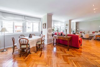 Appartamento in Ciudad Jardín. Exclusivo inmueble de lujo junto al parque de berlín en el visoe