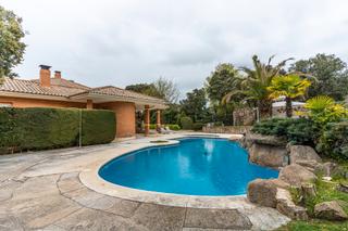 Casa en Villanueva de la Caada. Gilmar boadilla-villaviciosa vende magnifico independiente en gu