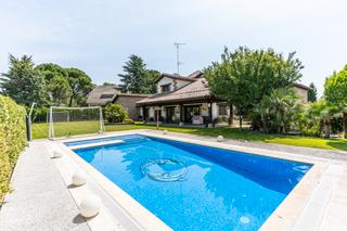 Casa en El Bosque. Gilmar boadilla-villaviciosa vende chalet independiente en el bo