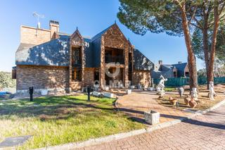 Xalet a Raya del Palancar-Guadamonte. Este lujoso chalet independiente se encuentra en la prestigiosa