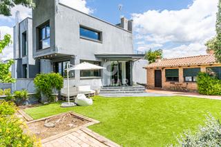 Chalet in Parque Boadilla. Esta impresionante vivienda está situada en la prestigiosa zona