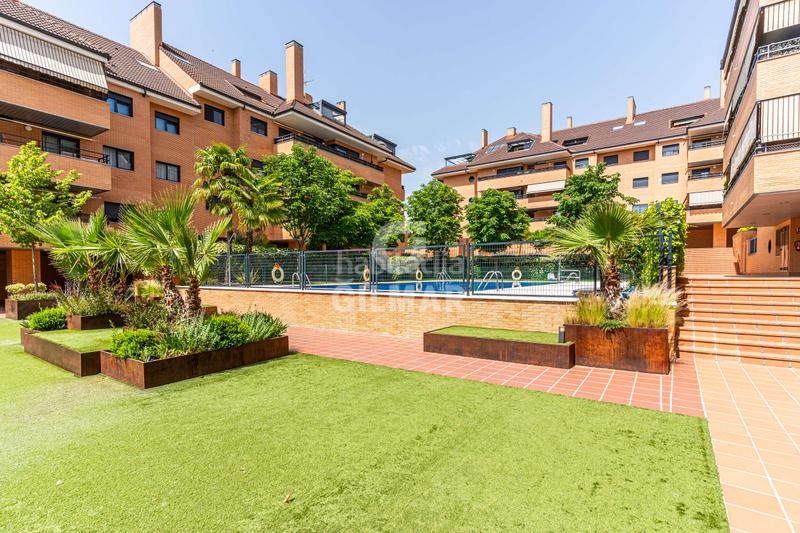 Foto 0ab94a6f-6fe0-4dd0-bf57-6563c3fe3b2a. Flat with heating parking pool in Sector B Boadilla del Monte