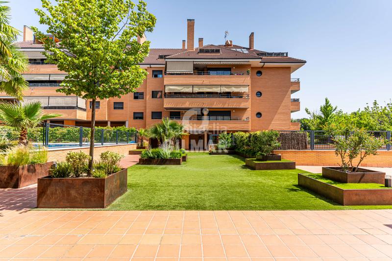 Foto 0d659826-b8de-4a16-add3-28a45272b5a0. Flat with heating parking pool in Sector B Boadilla del Monte