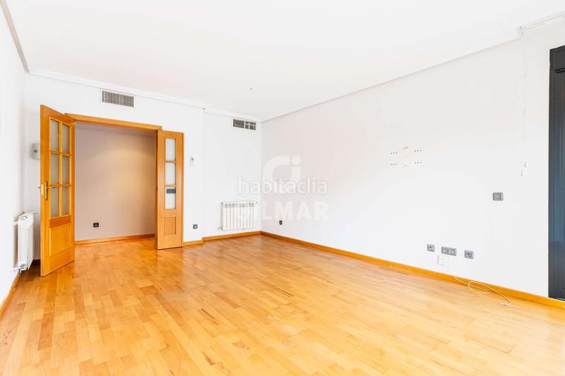 Foto 0e51debc-a28a-4a2a-a2c1-1a604a439ca6. Flat with heating parking pool in Sector B Boadilla del Monte