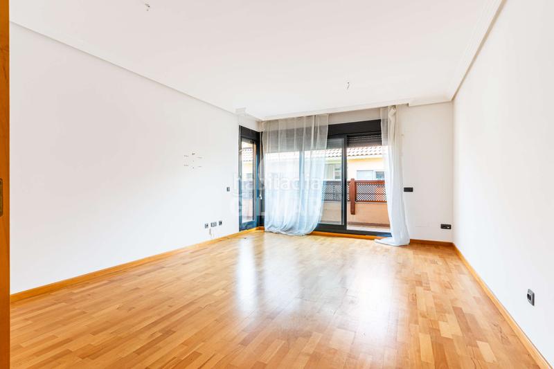 Foto 0efaa2da-a838-470b-9ff5-c3b8fa81d0bb. Flat with heating parking pool in Sector B Boadilla del Monte