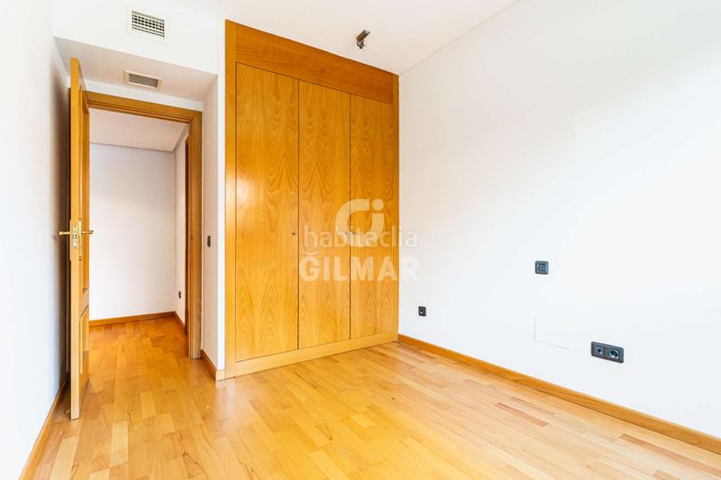 Foto 3353f0bb-8ee9-48d3-9615-56fe15e142f6. Flat with heating parking pool in Sector B Boadilla del Monte