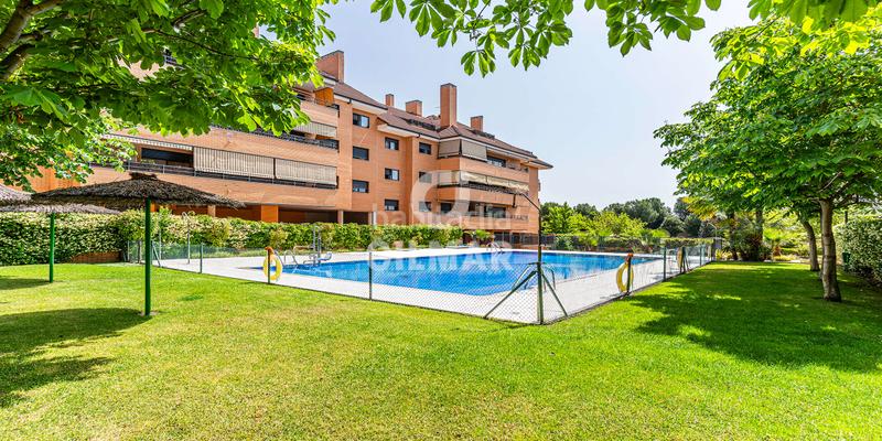 Foto 67e561d3-870e-48d5-b3ea-d26df02e6aba. Flat with heating parking pool in Sector B Boadilla del Monte