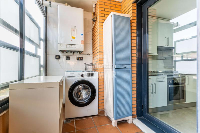 Foto dd83d1d4-3935-4f1a-b63f-c33f09b9142d. Flat with heating parking pool in Sector B Boadilla del Monte