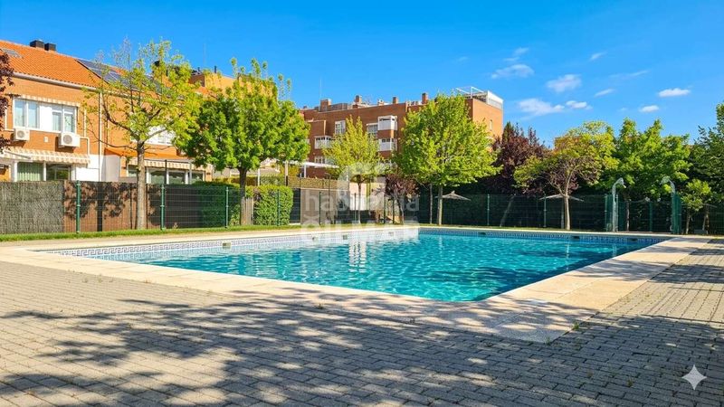 Foto c70f5d4a-5d2f-46be-8346-65741707036d. Casa adossada amb calefacció aparcament piscina a Boadilla del Monte