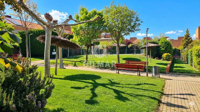 Foto ce4f1276-8eb5-42ea-aea8-2b902aa33c26. Casa adossada amb calefacció aparcament piscina a Boadilla del Monte