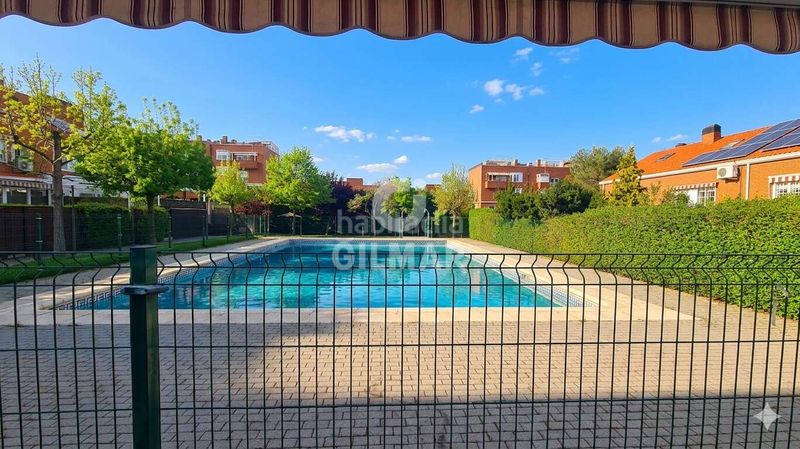 Foto eb2bda49-23bd-4555-8629-d0c034b85e1e. Casa adossada amb calefacció aparcament piscina a Boadilla del Monte