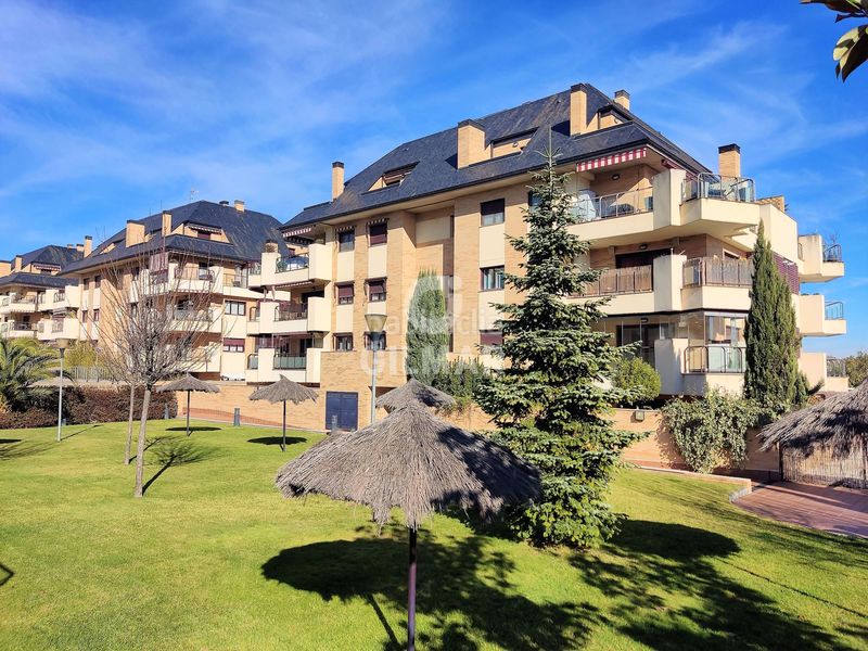 Foto 152071ea-4696-4225-9be2-fd084c8bde6f. Pis amb calefacció aparcament piscina a Viñas Viejas Boadilla del Monte