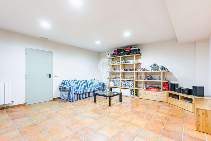 Foto da12e9b9-e808-42c1-becc-79265b2d1b4a. Casa adossada amb calefacció aparcament piscina a Boadilla del Monte