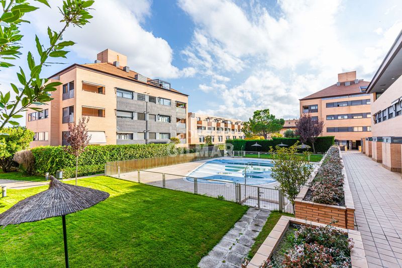 Foto f635f25c-87a8-4956-8408-4f855907b81f. Planta baixa amb calefacció aparcament piscina a Boadilla del Monte