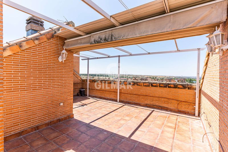 Foto 88a0fb72-ba6b-4fdf-a4e3-2b6a978f8422. Pis amb calefacció aparcament piscina a Casco Antiguo Boadilla del Monte